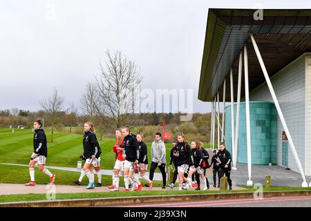 Burton Upon Trent, Großbritannien. 03. März 2022. Belgische Spieler vor dem UEFA Womens U19 Championship Qualifying (League A, Group 3) Spiel zwischen Island und Belgien im St. Georges Park in Burton Upon Trent. Will Palmer/SPP Kredit: SPP Sport Pressefoto. /Alamy Live News Stockfoto