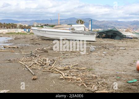 6. April 2022: 6. April 2022 (Malaga) der Sturm verursacht Schäden an den Stränden der Costa del Sol von Malaga (Bild: © Lorenzo Carnero/ZUMA Press Wire) Stockfoto