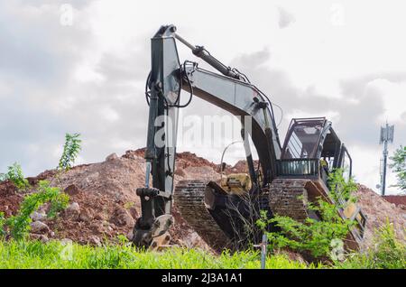 Bagger in einem Steinbruch Stockfoto