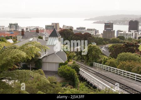 Neuseeland, Wellington - Januar 11 2020: Panoramablick auf Wellington City und Seilbahn am 11 2020. Januar in Wellington, Neuseeland. Stockfoto