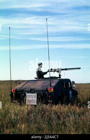 File Foto: Peacekeeper 94, Totskoye, Russland. Russland und amerikanische Soldaten nahmen an den ersten gemeinsamen US-russischen Militärübungen auf russischem Boden während des „Friedenswächters 94“ auf dem russischen Militärstützpunkt in Totskoye, 800 Meilen (1.280km) südöstlich von Moskau, Teil. September 1994. Stockfoto