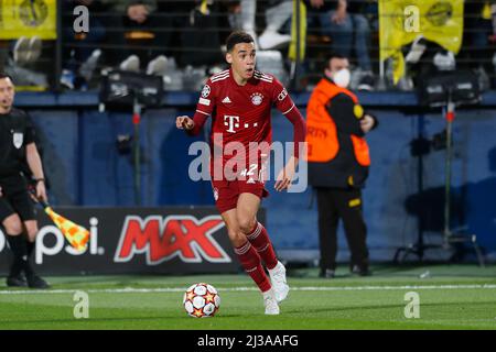 Vila-Real, Spanien. 6. April 2022. Jamal Musiala (Bayern) Fußball/Fußball : UEFA Champions League Viertelfinale 1.-Bein-Spiel zwischen Villarreal CF 1-0 FC Bayern München im Estadio de la Ceramica in Vila-Real, Spanien . Quelle: Mutsu Kawamori/AFLO/Alamy Live News Stockfoto