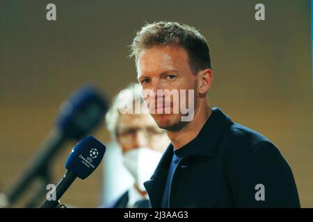 Vila-Real, Spanien. 6. April 2022. Julian Nagelsmann (Bayern) Fußball/Fußball : UEFA Champions League Viertelfinale 1.-Beinspiel zwischen Villarreal CF 1-0 FC Bayern München im Estadio de la Ceramica in Vila-Real, Spanien . Quelle: Mutsu Kawamori/AFLO/Alamy Live News Stockfoto