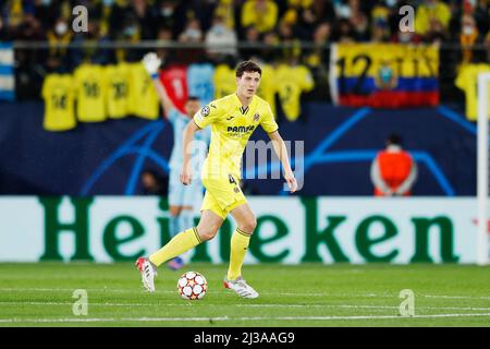 Vila-Real, Spanien. 6. April 2022. Pau Torres (Villarreal) Fußball/Fußball : UEFA Champions League Viertelfinale 1.-Leg-Spiel zwischen Villarreal CF 1-0 FC Bayern München im Estadio de la Ceramica in Vila-Real, Spanien . Quelle: Mutsu Kawamori/AFLO/Alamy Live News Stockfoto