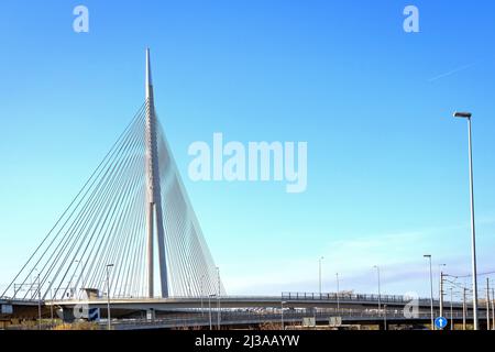 Die Ada-Brücke ist eine Seilhängebrücke über den Fluss Sava in Belgrad Stockfoto