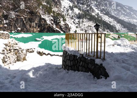 Nehru Kund ist eine natürliche Quelle mit kaltem Wasser, die aus dem Bhrigu Lake Water besteht, das in Manali sehr berühmt ist. 18-02-2022 himachal, indien Stockfoto