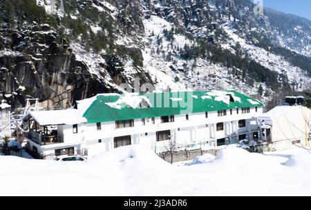 Nehru Kund ist eine natürliche Quelle mit kaltem Wasser, die aus dem Bhrigu Lake Water besteht, das in Manali sehr berühmt ist. 18-02-2022 himachal, indien Stockfoto