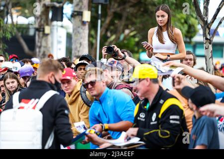 Melbourne, Australien, 07/04/2022, Fans während des Formel 1 Heineken Australian Grand Prix 2022, 3. Runde der FIA Formel 1 Weltmeisterschaft 2022, auf dem Albert Park Circuit, vom 8. Bis 10. April 2022 in Melbourne, Australien - Foto Florent Gooden / DPPI Stockfoto