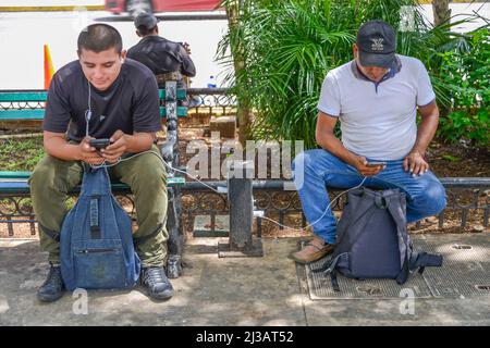 Kostenloses WLAN, Ladestation, Park, Plaza de la Independencia, Merida, Yucatan, Mexiko Stockfoto