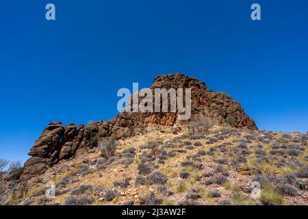 Corroboree Rock in den East MacDonnell Ranges Stockfoto