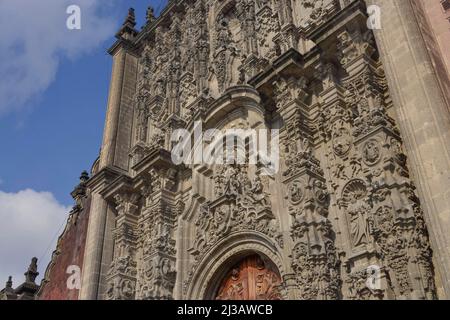 Portal nach Osten, Kathedrale Metropolitana de la Asuncion de Maria, Plaza de la Constitucion, Mexiko-Stadt, Mexiko Stockfoto