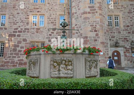 Frau Holle Fountain, Landgrafenschloss, Eschwege, Hessen, Deutschland Stockfoto