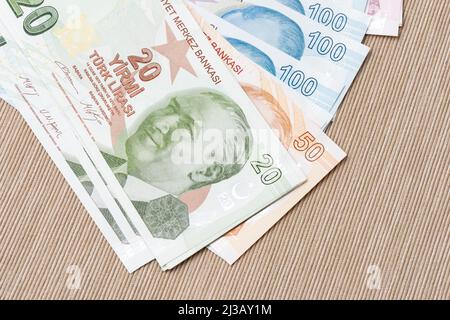 Türkische Banknoten, türkische Lira-Zahlen Makroaufnahme. Stockfoto