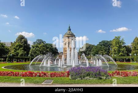 Wasserspiele, barocker Wasserturm, Friedrichsplatz, Mannheim, Baden-Württemberg, Deutschland Stockfoto