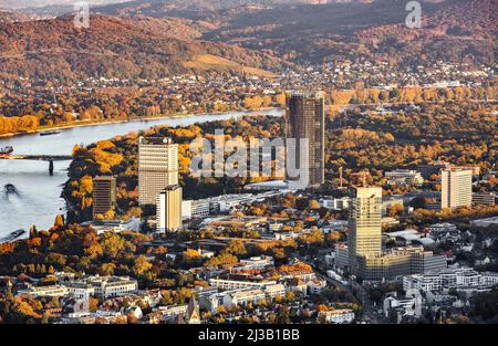 UN Campus Bonn mit dem ehemaligen Repräsentantenhaus langer Eugen, Schuermannbau, heute Deutsche Welle Verwaltungs- und Rundfunkgebäude, Post Stockfoto