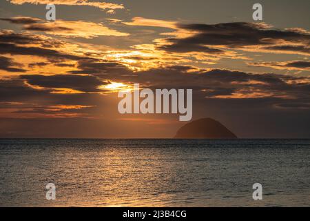 Ailsa Craig vor der Küste von South Ayrshire, Schottland Stockfoto