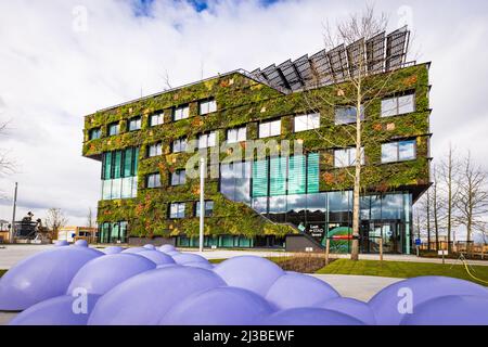 Almere, Niederlande - 3. April 2022: Aeres Green High School am Eingang der Floriade Expo 2022 wachsende grüne Städte in Almere Amsterdam, Niederlande Stockfoto