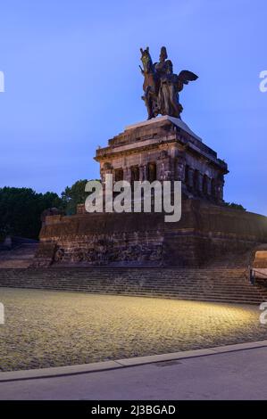 Die Äquatorialstatue von Kaiser Wilhelm I. an der deutschen Ecke, wo Rhein und Mosel aufeinander treffen Stockfoto