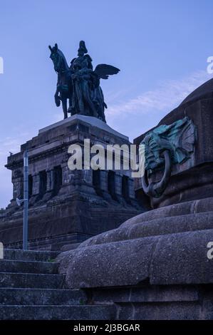 Die Äquatorialstatue von Kaiser Wilhelm I. an der deutschen Ecke, wo Rhein und Mosel aufeinander treffen Stockfoto