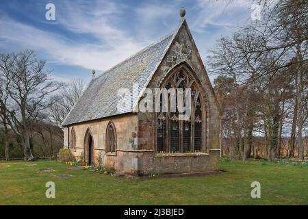 ST MICHAEL KIRK GORDONSTOUN SCHULE MORAY SCHOTTLAND DIE KIRCHE IM FRÜHEN FRÜHJAHR Stockfoto