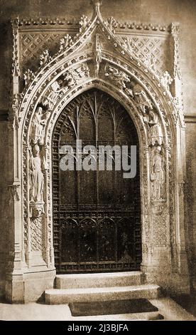 Ein Foto aus dem 19.. Jahrhundert von der Chortür und ihren Schnitzereien in der Kathedrale von Rochester, Großbritannien Stockfoto