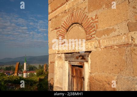 Ansicht des antiken Himet Baba-Grabmals, Seldschuk-Zeit, Provinz Eskişehir Stockfoto