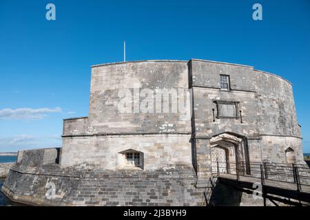 Calshot Castle ist ein von Henry VIII errichtes Artillerierfort auf der Calshot Spit Hampshire England Stockfoto