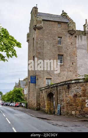 15. Century Dornoch Castle Hotel an der Castle Street in der historischen Stadt Dornoch in Sutherland, Highland, Schottland, Großbritannien Stockfoto