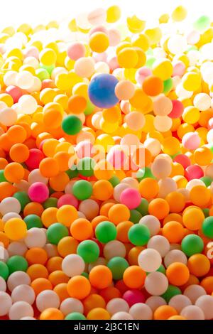 Bunte Plastikkugeln Stockfoto