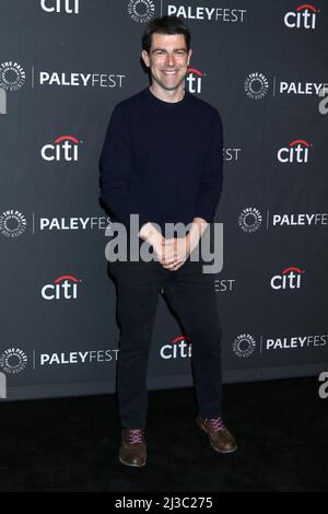 Los Angeles, USA. 06. April 2022. Max Greenfield beim PaleyFest 2022 - Ghosts and the Neighborhood im Dolby Theater am 6. April 2022 in Los Angeles, CA (Foto von Katrina Jordan/Sipa USA) Quelle: SIPA USA/Alamy Live News Stockfoto