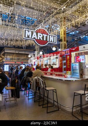 Moskau, Russland – 02,2022. April. Depo - das größte Lebensmittelzentrum in Europa. Martini Stockfoto