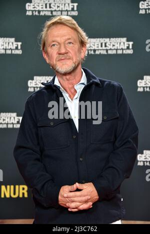 Köln, Deutschland. 05. April 2022. Regisseurin Sönke Wortmann kommt zur Premiere des Films „geschlossene Gesellschaft“, der ab 14.04.2022 in den Kinos sein wird. Quelle: Horst Galuschka/dpa/Alamy Live News Stockfoto