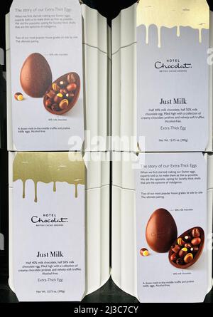 Luxuriöse Schokolade Ostereier von Hotel Chocolat ein britischer Chocolatier. Stockfoto