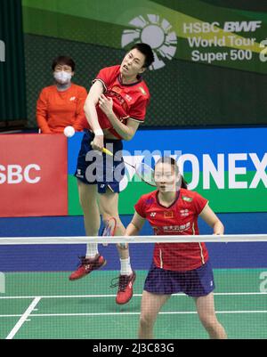 Suncheon, Südkorea. 7. April 2022. Die Chinesen ou Xuanyi/Huang Yaqiong (R) treten beim gemischten Doppelspiel in der zweiten Runde gegen Reddy B. Sumeeth/Ashwini Ponnappa aus Indien bei den BWF Korea Open Badminton Championships 2022 in Suncheon, Südkorea, 7. April 2022 an. Kredit: James Lee/Xinhua/Alamy Live Nachrichten Stockfoto