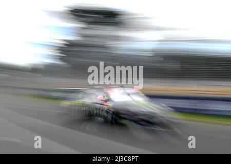 Albert Park, Melbourne, Australien. 7. April 2022. 2022 Repco Supercar Series Beaurepaires Melbourne 400 Qualifying; Cam Waters of Monster Energy Racing fährt in Caemra Blur Shot während Supercars Training Credit: Action Plus Sports/Alamy Live News Stockfoto