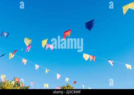 Hintergrund der Flaggen für Junina Party, berühmte Partei Brasiliens, die in den Monaten Juni und Juli passiert. Brasilianisches Kulturkonzept Bild. Stockfoto