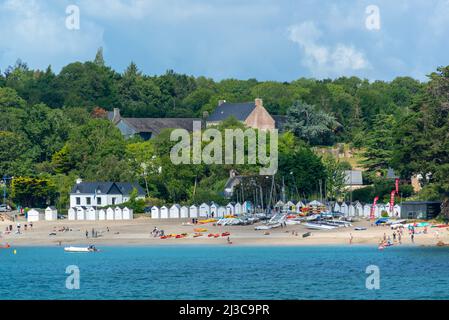 Blick auf den malerischen Strand von Port Manech in Finistère, Bretagne, Frankreich Stockfoto