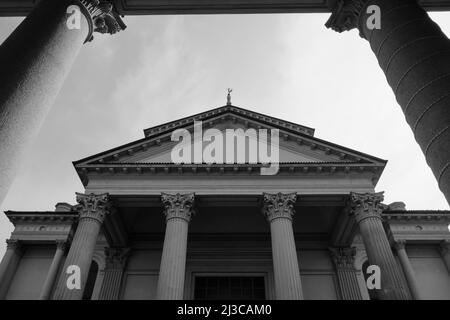 2022. März - ITA Eingang der Kathedrale der heiligen maria der Annahme - Novara Piemont. Stockfoto