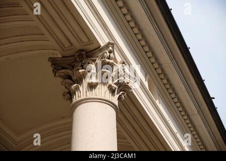 2022. März - ITA deatil der Säule der Kathedrale der heiligen maria der Annahme - Novara Piemont. Stockfoto