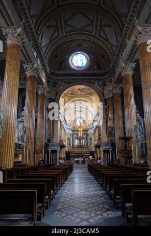 2022. März - ITA Detail der Säule der Kathedrale der heiligen maria der Annahme - Novara Piemont. Stockfoto