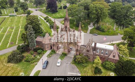 Richard M Upjohns gotischer Revival-Eingang, Green-Wood Cemetery, Brooklyn, New York, USA Stockfoto