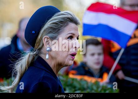 Lisse, Niederlande. 07. April 2022. Königin Maxima der Niederlande trifft am 07. April 2022 im Fußballverein FC Lisse in Lisse ein, um den Duin- en Bollenstreek zu besuchen, in Lisse spielen 7 Vereine aus der Region auf dem höchsten Niveau des Amateurfußballs, nirgendwo sonst in den Niederlanden ist diese Zahl so hoch Credit: Albert Nieboer/Niederlande OUT/Point de Vue OUT/dpa/Alamy Live News Stockfoto