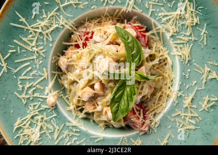 Italienische alfredo Pasta auf Holzhintergrund Stockfoto
