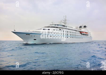 Das Kreuzschiff Star Breeze (ehemals Seabourn Spirit) in Monaco Monte Carlo, Windstar Cruises Stockfoto