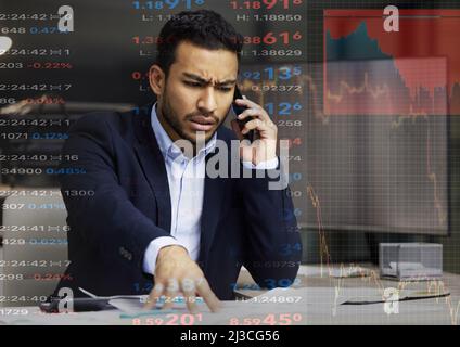 Ich brauche, dass Sie mich sofort anrufen. Aufnahme eines jungen männlichen Börsenmaklers, der einen frustrierten Anruf von seinem Büro aus führt. Stockfoto