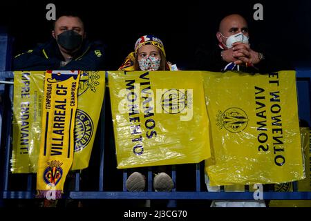 Villarreal-Fans auf den Tribünen während des UEFA Champions League-Spiels zwischen Villarreal CF und Bayern München spielten am 6. April 2022 im La Ceramica-Stadion in Villarreal, Spanien. (Foto von Sergio Ruiz / PRESSINPHOTO) Stockfoto