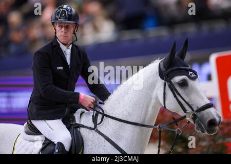 Leipzig, Deutschland. 07. April 2022. Marcus Ehning aus Deutschland startet auf Calanda im Finale des Longines Fei Jumping World Cup 1. auf der Leipziger Messe. Quelle: Jan Woitas/dpa/Alamy Live News Stockfoto