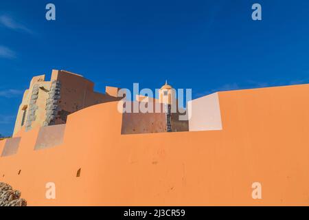 Blick auf die Küsten Festung Sao Joao das Maias, im siebzehnten Jahrhundert erbaut, in Oeiras, Portugal Stockfoto