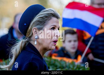 Lisse, Niederlande. 07. April 2022. Königin Maxima der Niederlande trifft am 07. April 2022 im Fußballverein FC Lisse in Lisse ein, um den Duin- en Bollenstreek zu besuchen, in Lisse spielen 7 Vereine aus der Region auf dem höchsten Niveau des Amateurfußballs, nirgendwo sonst in den Niederlanden ist diese Zahl so hoch Credit: Albert Nieboer/Niederlande OUT/Point de Vue OUT/dpa/Alamy Live News Stockfoto