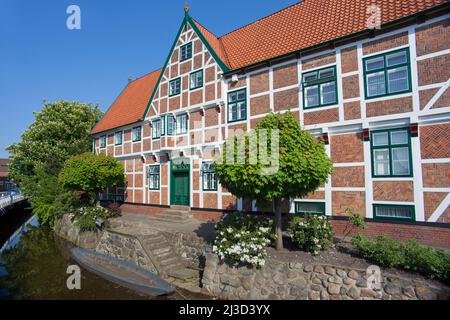 Holzrahmen / Fachwerkstädtchen Jork, Hauptstadt des Alten Landes, Landkreis Stade, Niedersachsen / Niedersachsen, Deutschland Stockfoto